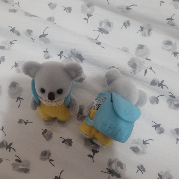 Calico Critters Mystery Figurine - Picture 2 of 2